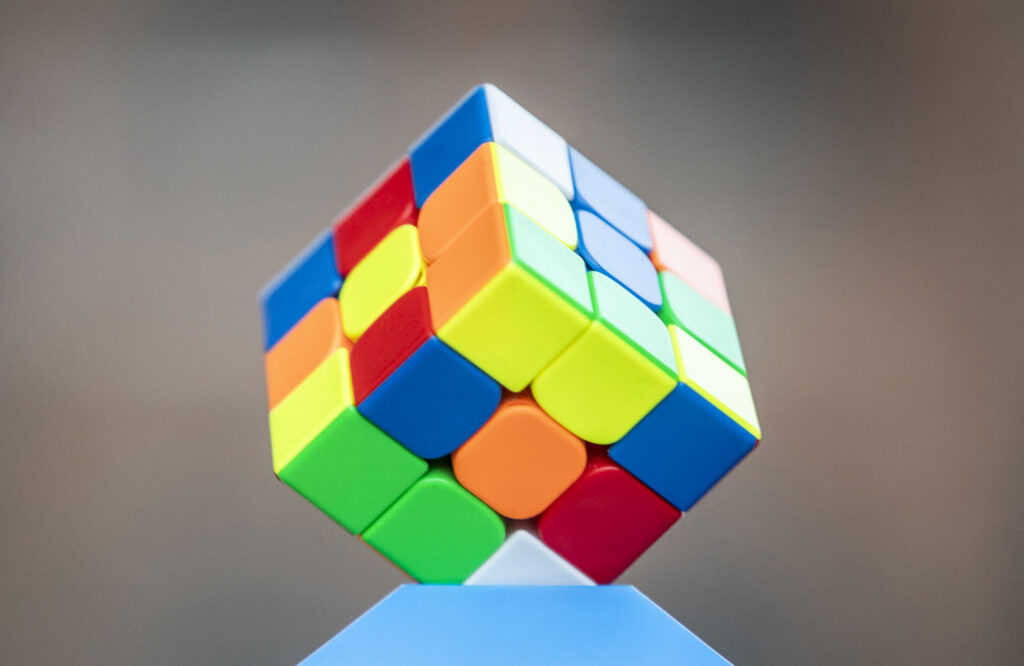 Phari - Vorgehen und Arbeitsweise - Ungelöster Rubik Würfel